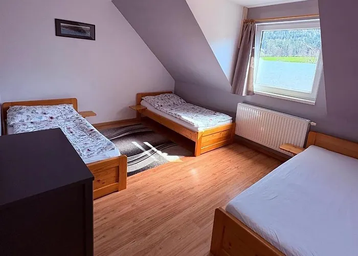 U Tenisového Kurtu